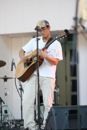 mongoguiter.jpg